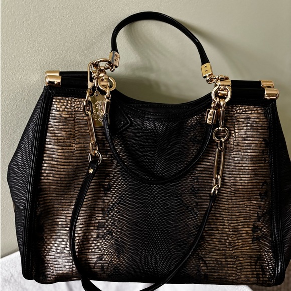 COACH limited edition handbag. Black w/slight gold shimmer. Gold hardware - Picture 2 of 16